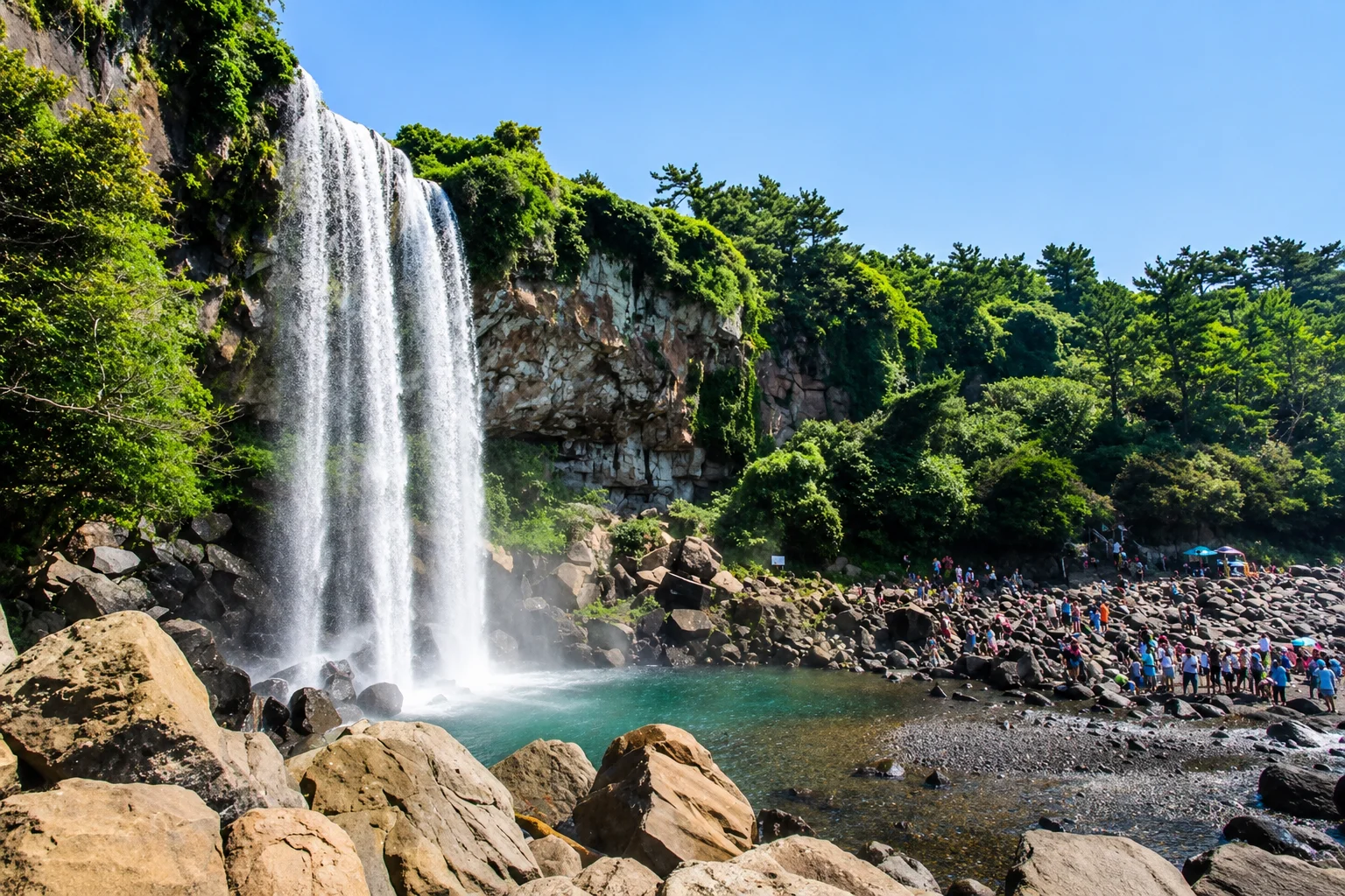 Jeongbang Waterfall — gallery image 1